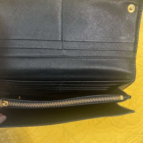 Authentic Prada wallet on adjustable crossbody strap - Picture 3 of 16